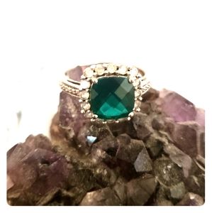Emerald and sapphire ring